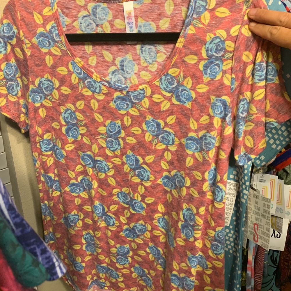 Lularoe small tee